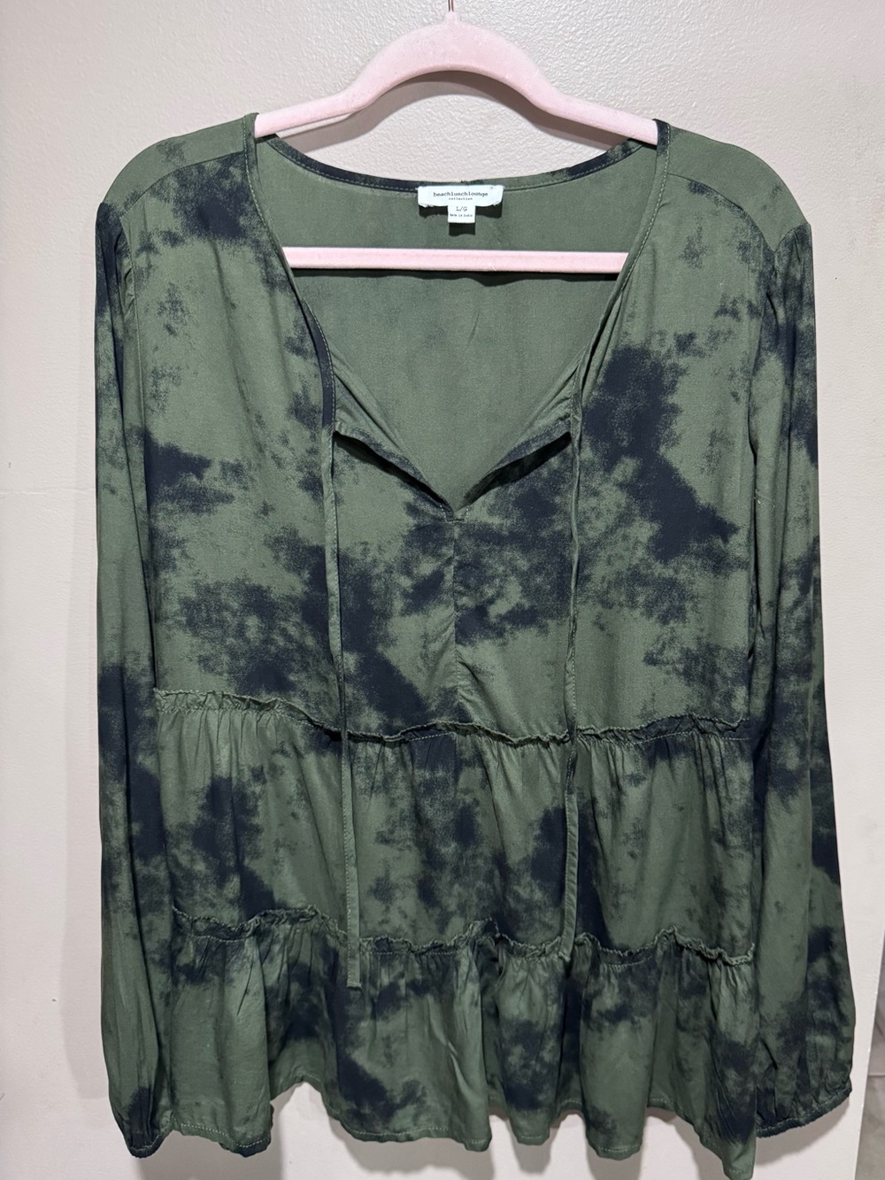 Beach Lunch Lounge Women's Green Tie-Dye Tiered Long Sleeve Top Large